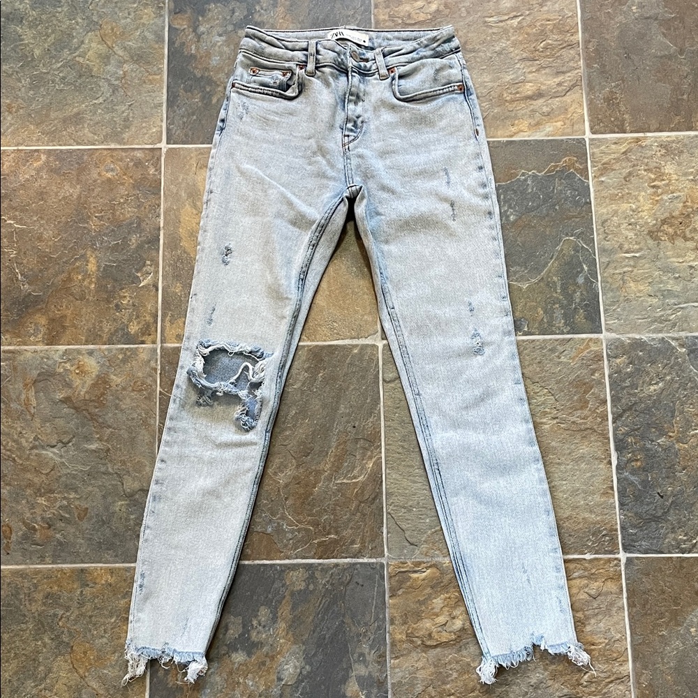 ❗️3/$10❗️Zara Distressed Skinny Jeans